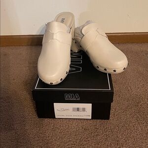 MIA Women's Jenifer Cream/Bone Burnap Mules/Clogs